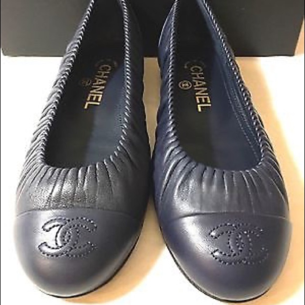Chanel Black CC Lambskin ballerina flats size 36.5